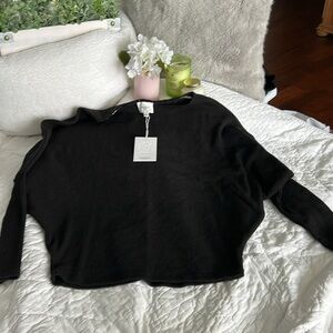 Andree by Unit black light weight sweater